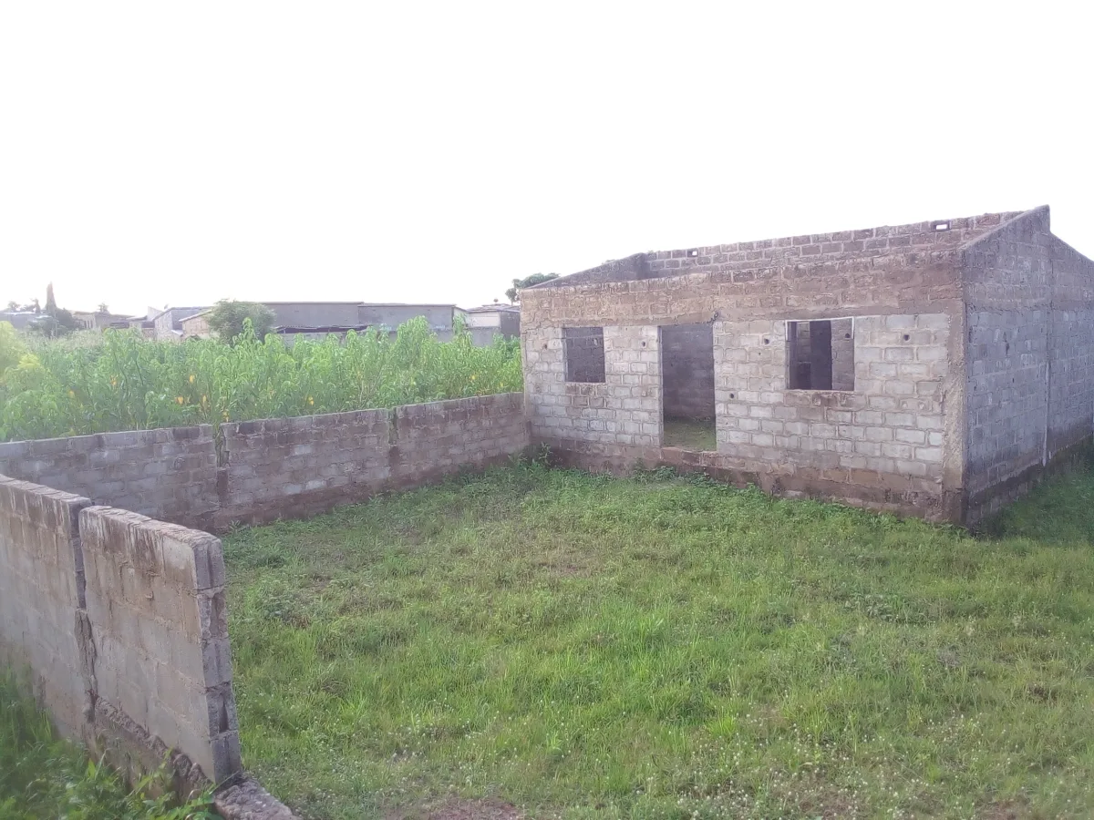 01Maison inachevée à Albarika-Parakou